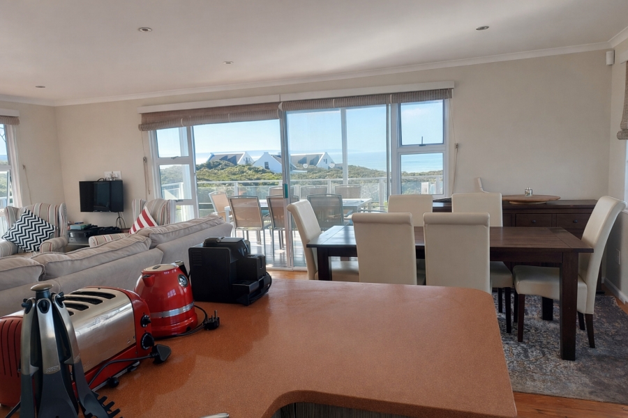 5 Bedroom Property for Sale in Boggomsbaai Western Cape